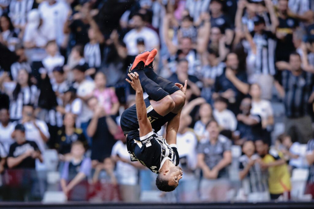 atletico-mg-vence-gremio-por-3-x-0-com-2-de-cuello-e-falha-de-weverton